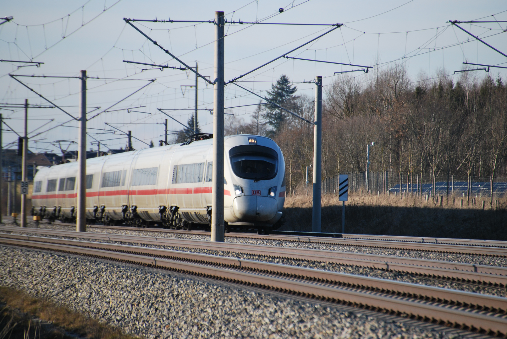 BR 411 in dynamischer Kurvenneigung