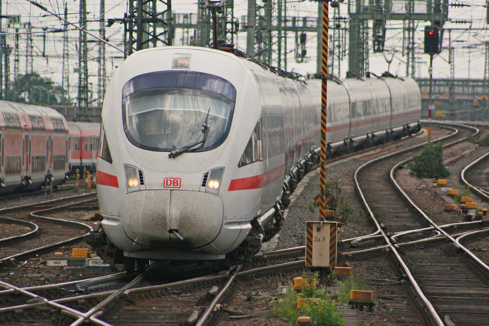 BR 411 in Frankfurt (M) Hbf