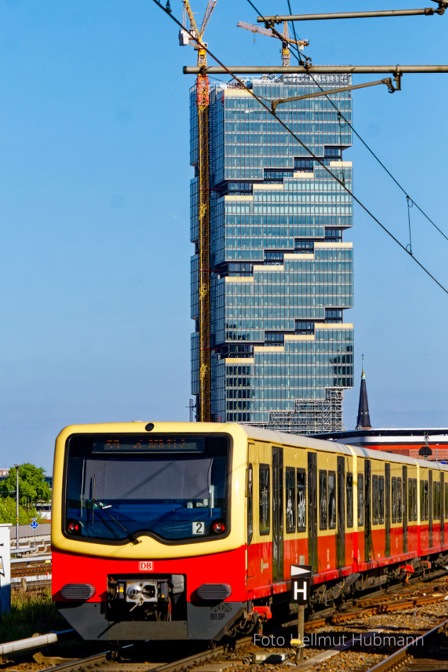 BR 481 MIT ROTLICHT BEI SONNENSCHEIN