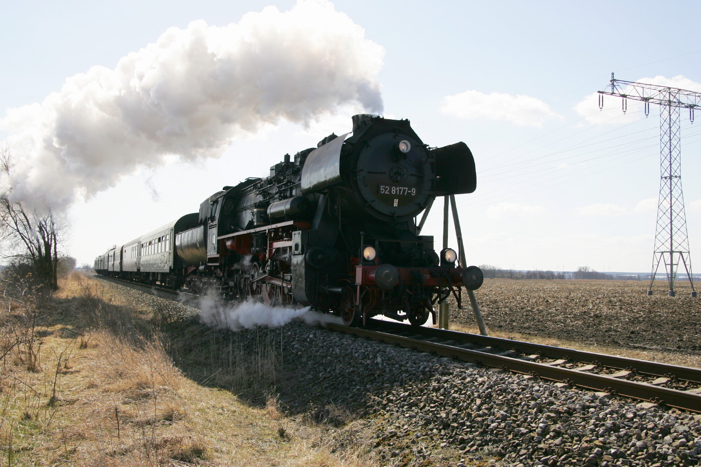 BR 52 8177 auf Sonderfahrt in Brandenburg