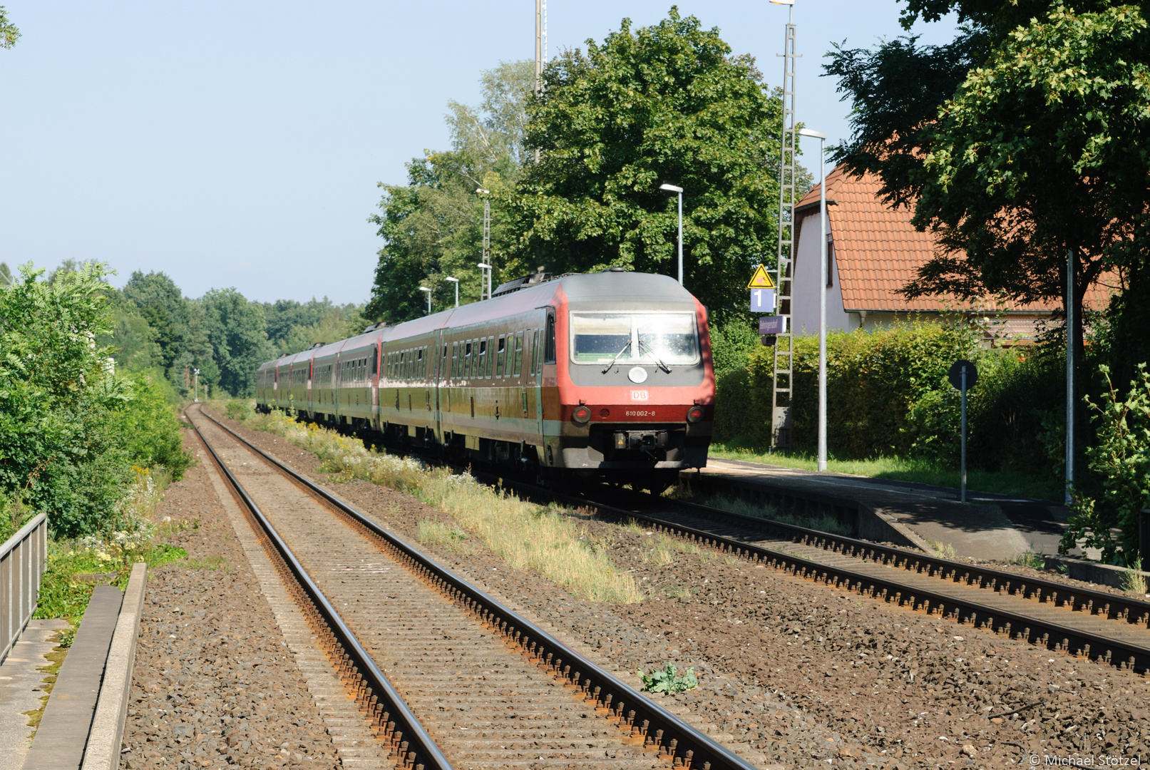 BR 610 im Bahnhof Behringersdorf (27.08.2008)