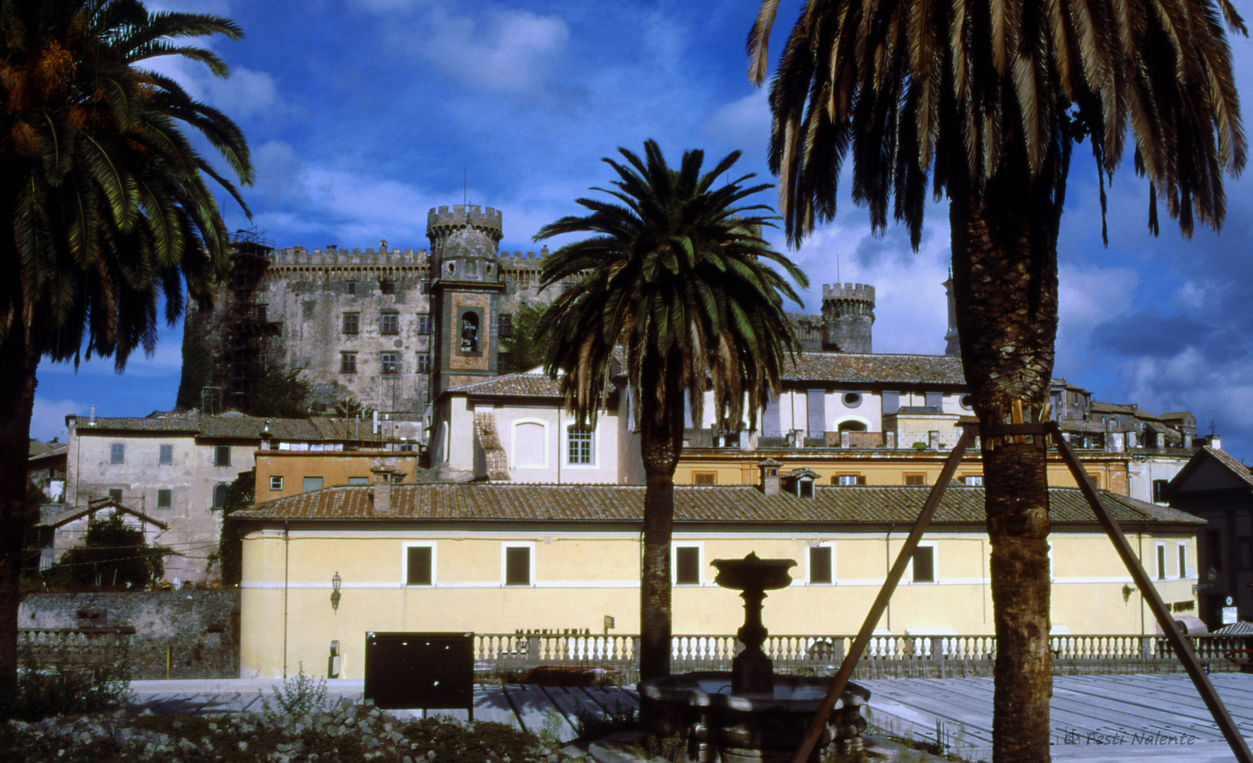 Bracciano, Piazza IV Novembre, mit Blick zum Castello.