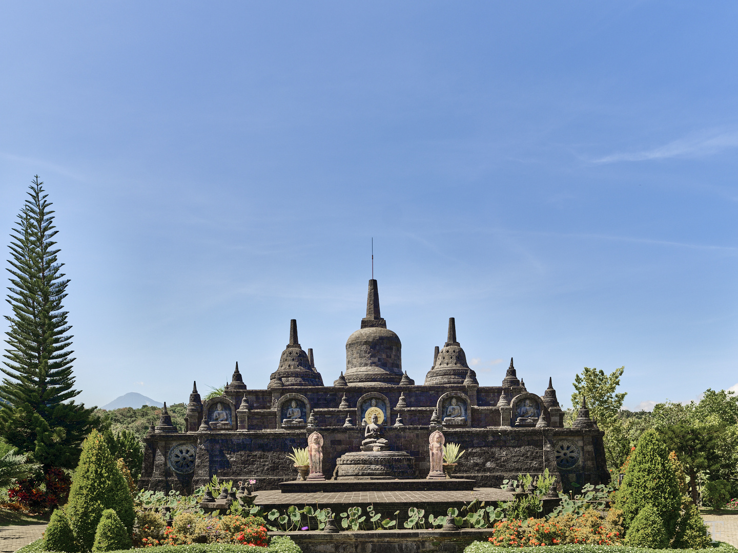 Brahmavihara Arama -größtes buddhistisches Kloster auf Bali (2)