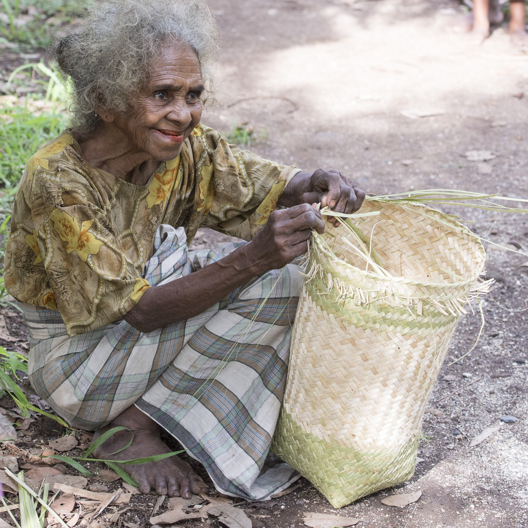 BRAIDING A BASKET