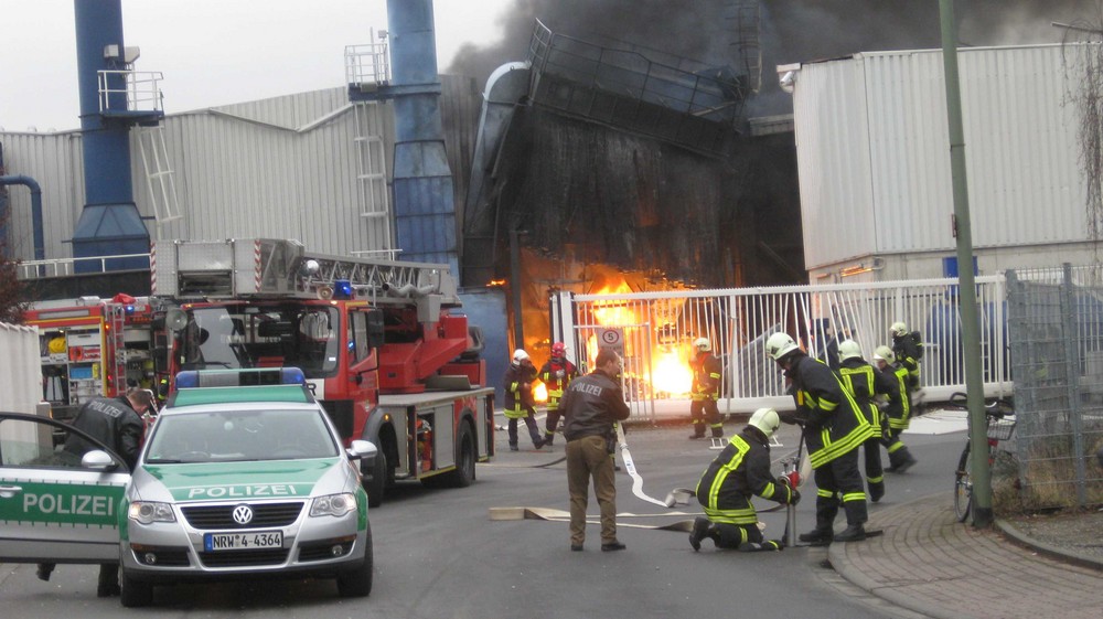 Brand in einer Metallfabrik! (Alluminiumbrand)