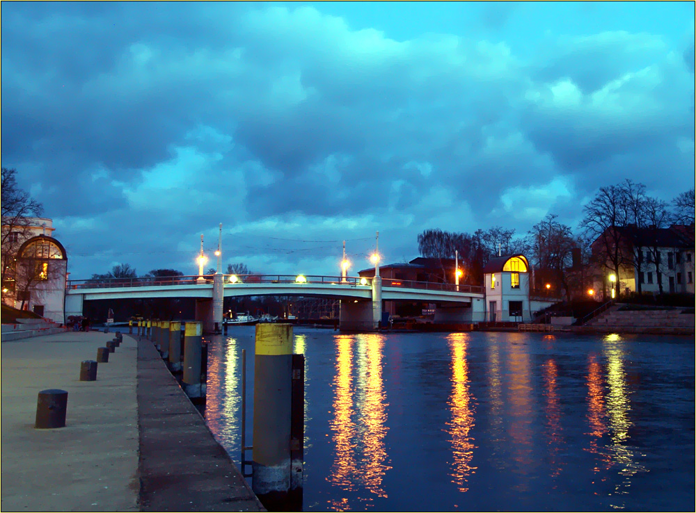 Brandenburg bei Nacht