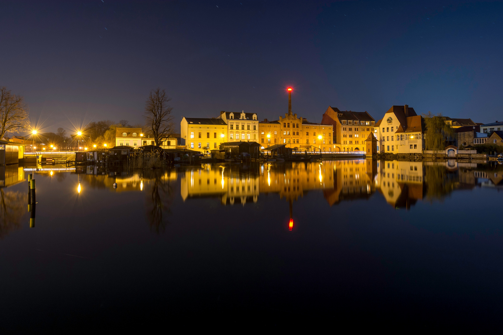 Brandenburg bei Nacht