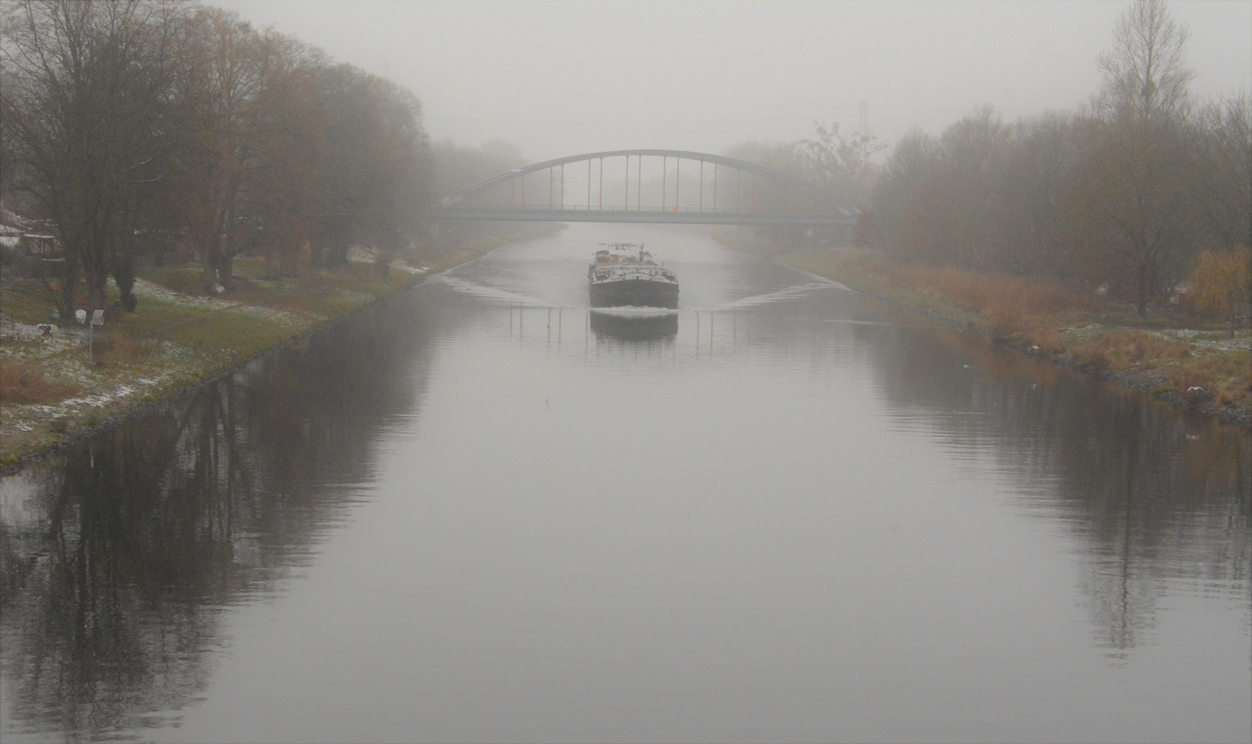 Brandenburg, das Land der Flüsse und Kanäle, im Nebel.