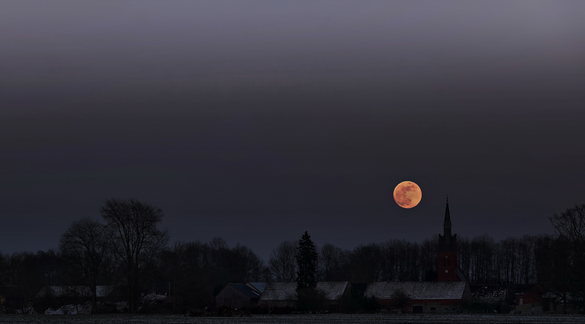 Brandenburg voll Mond