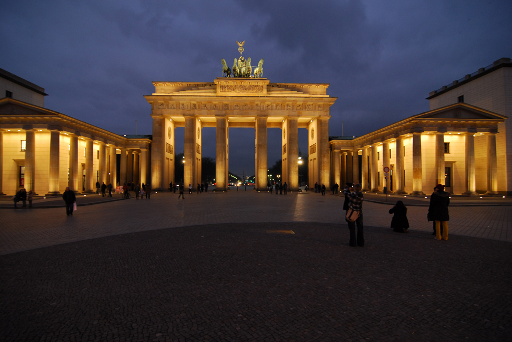 Brandenburger Tor am Ende der blauen Stunde