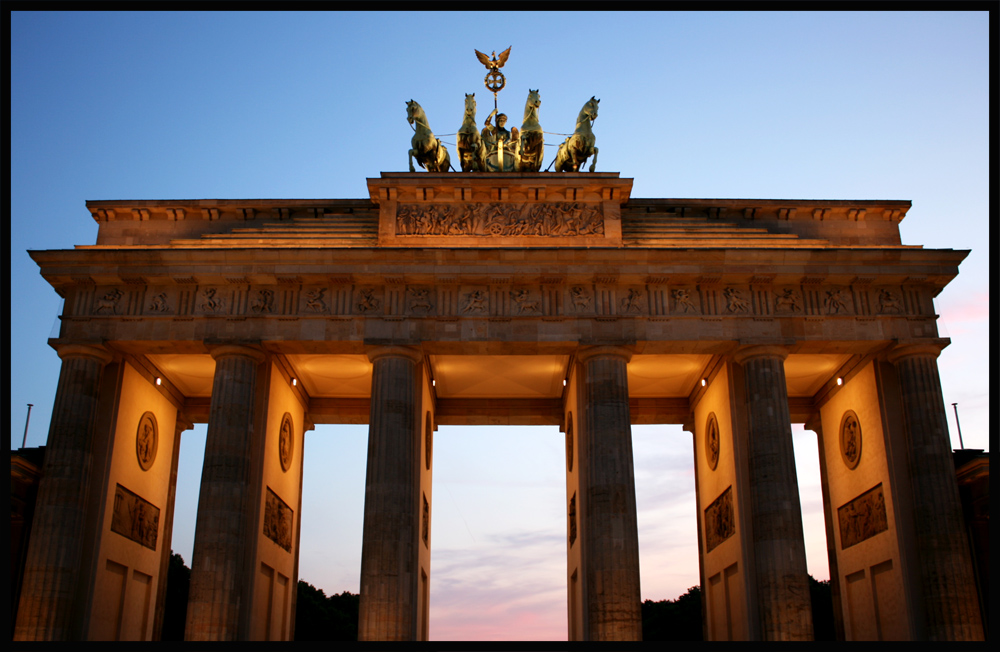 Brandenburger Tor bei Dämmerung