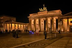 Brandenburger Tor Berlin  - Gestern steppte hier der Bär  -