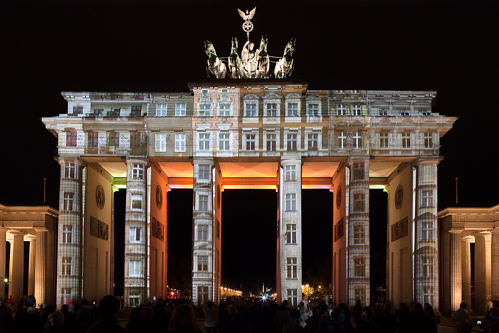 . Brandenburger Tor (i) .