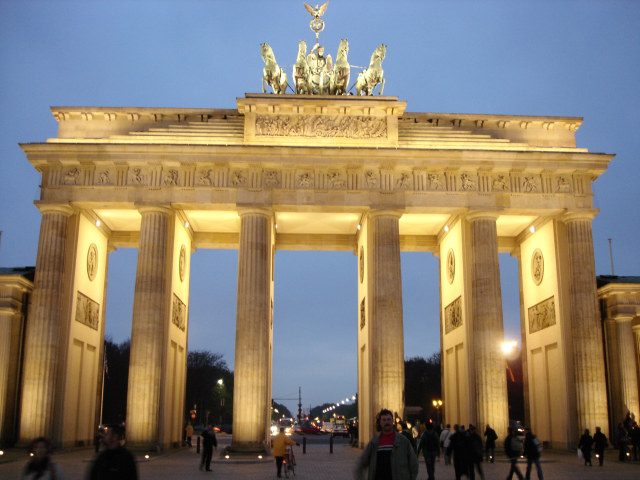 Brandenburger Tor in Berlin am Abend