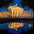 Brandenburger Tor in der Wasserpfütze