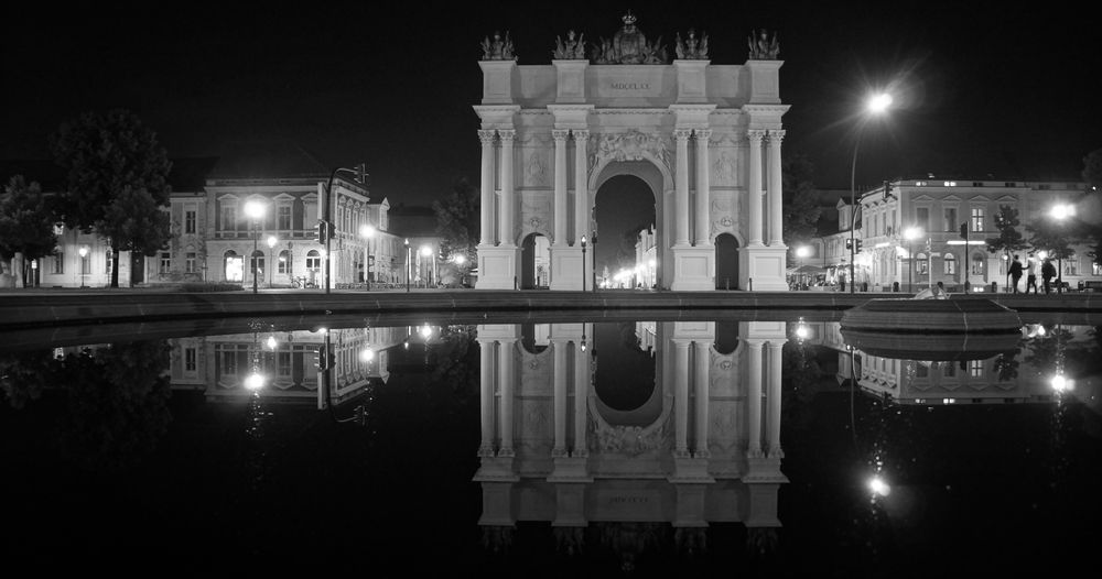 Brandenburger Tor in Potsdam bei Nacht