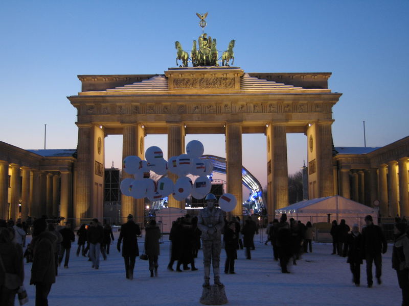 Brandenburger Tor: Kalter Wintertag - Kalter Krieger