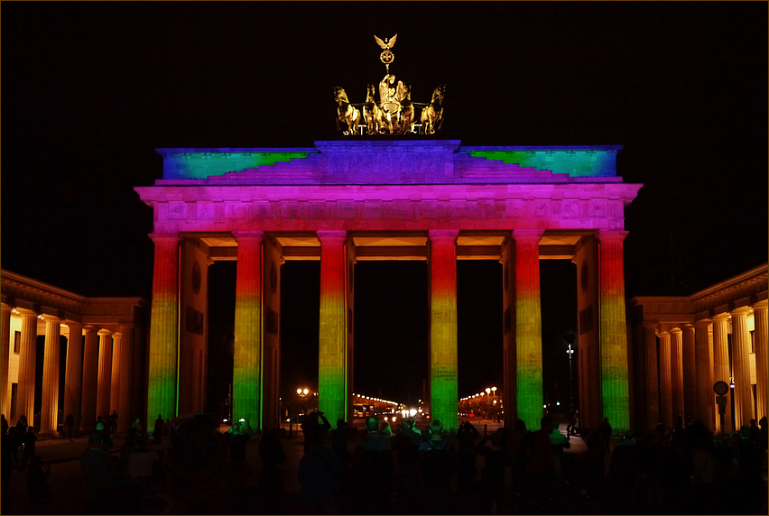 Brandenburger Tor leuchtet II ....