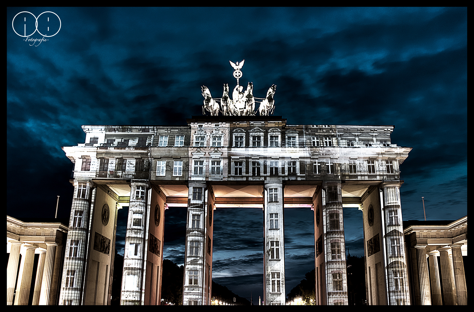 Brandenburger Tor mit Haus-Projektion