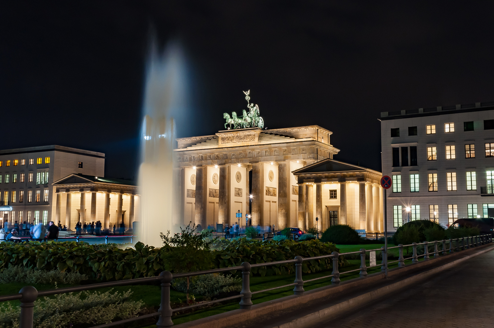 Brandenburger Tor mit Wasserfontäne