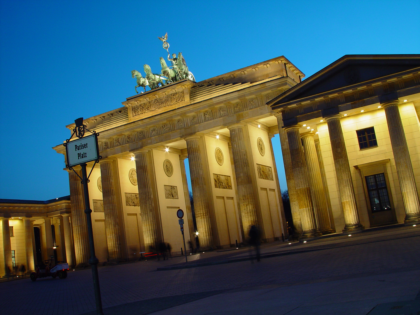 Brandenburger Tor zur blauen Stunde