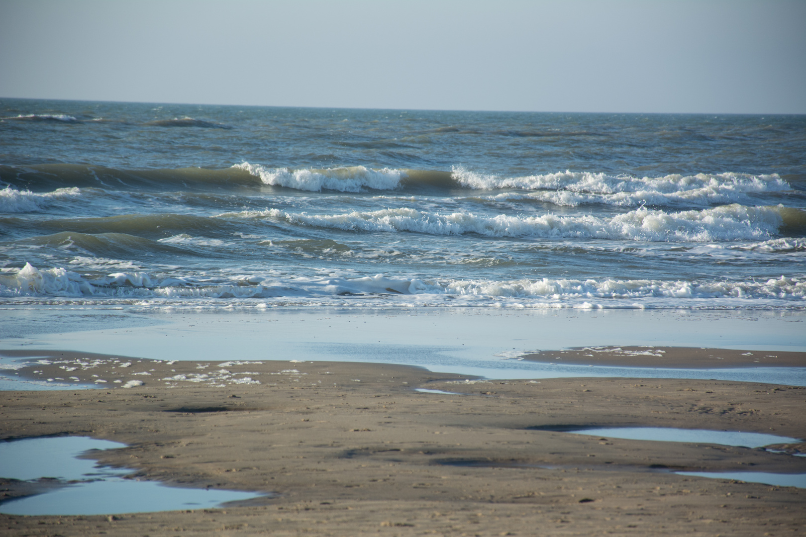 Brandung am Strand von Noordwijk