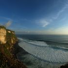 Brandung am Uluwatu auf Bali