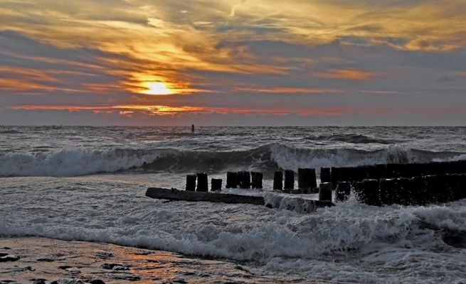 Brandung im Abendlicht