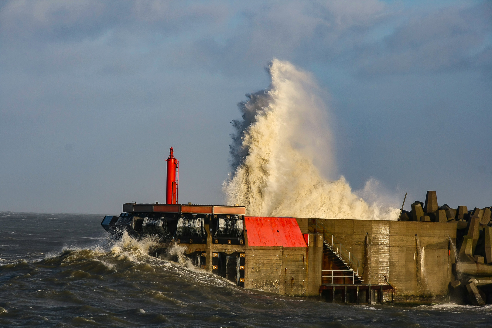 Brandung im Hafen