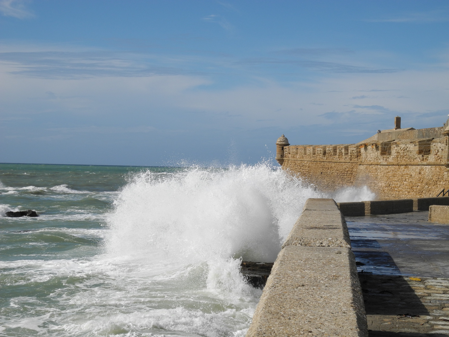 Brandung in Cadiz