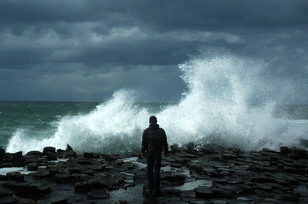 Brandung vor den Giants of Causeway