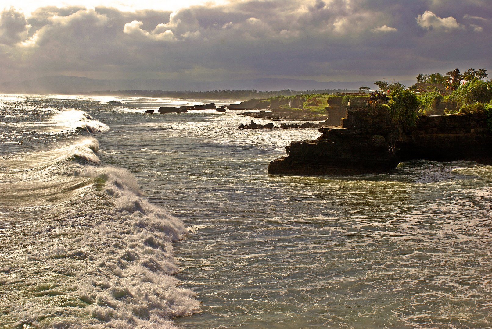 Brandung vor Tanah Lot