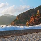 Brandungswellen am Strand von Porto - Korsika