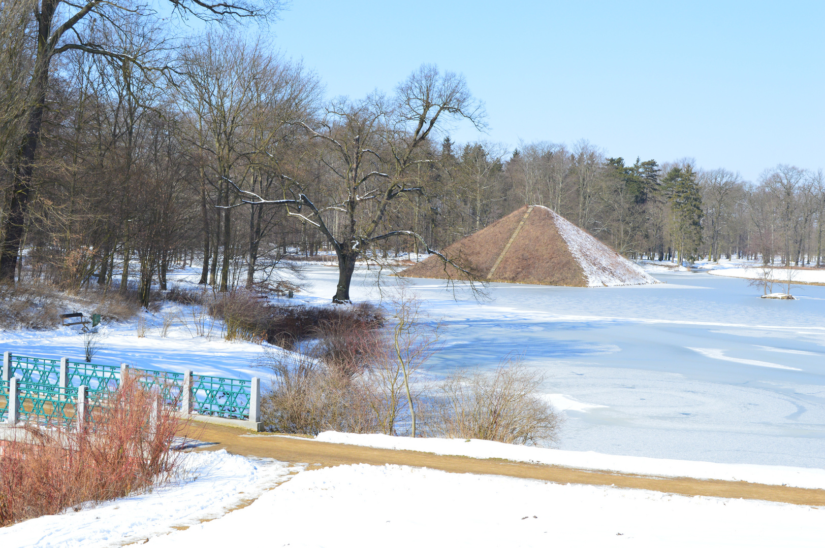 Branitzer Park, Pyramide, März 2013