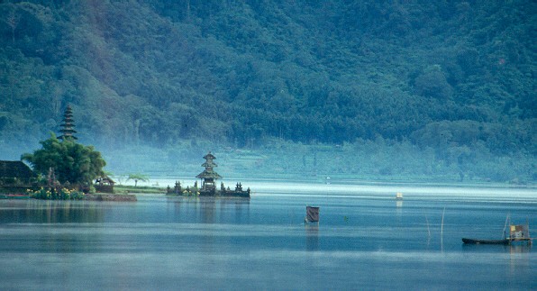 bratansee auf bali