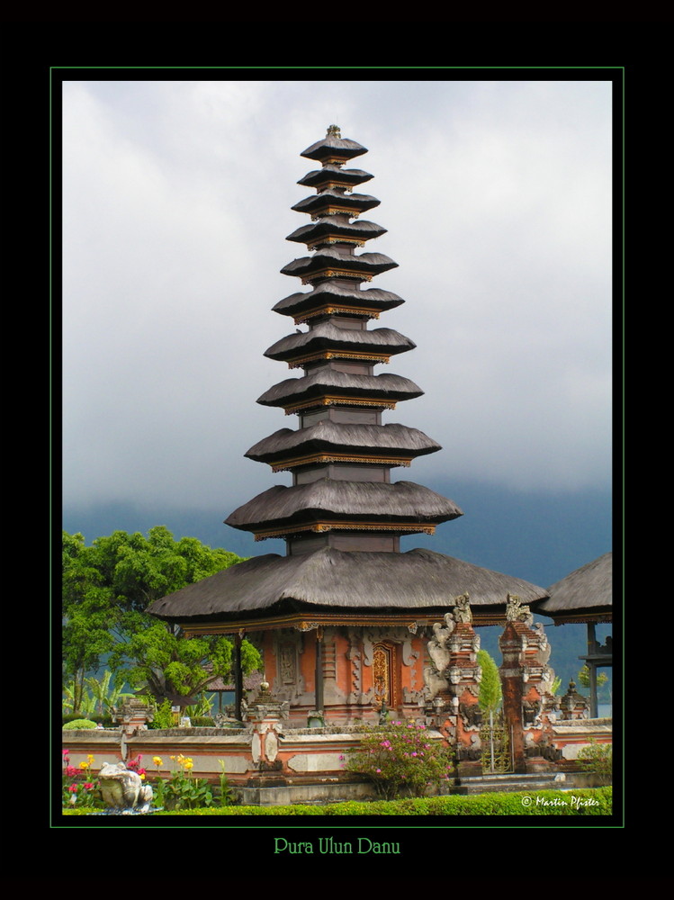 Bratansee mit Tempel in Bali