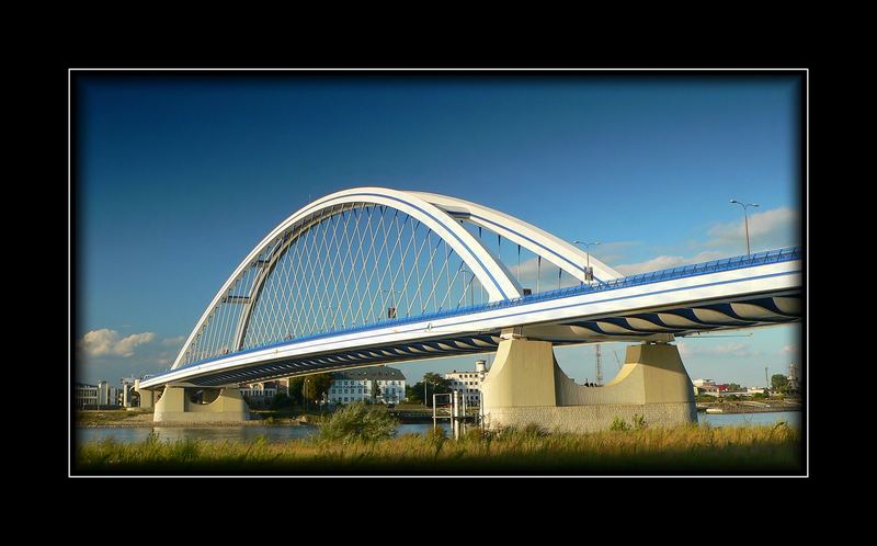 Bratislava, Apollo bridge