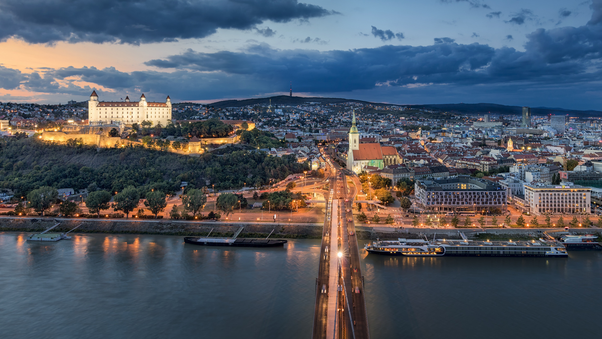 Bratislava Foto & Bild | europe, slovakia, hungary ...