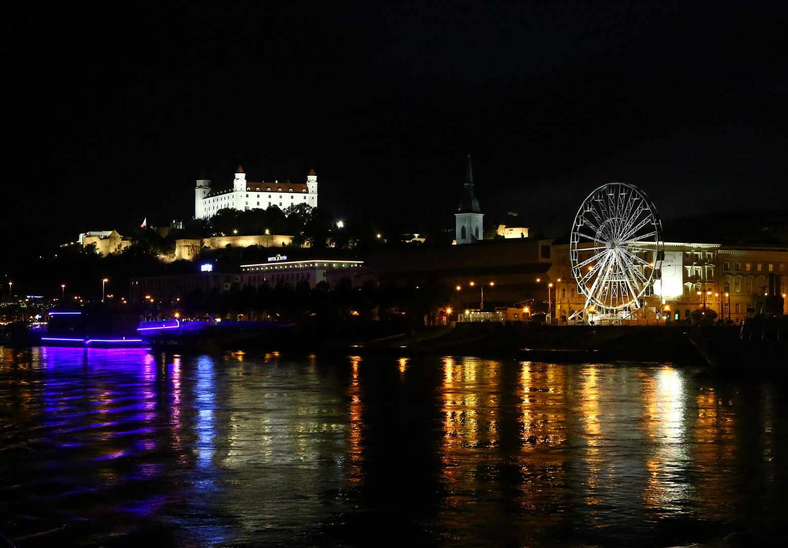 Bratislava bei Nacht