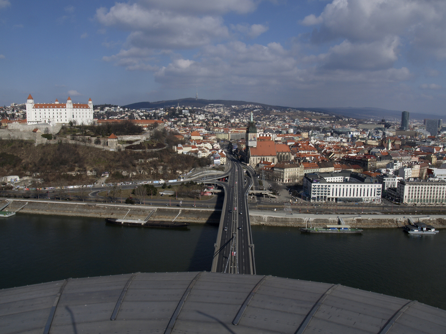 Bratislava, Blick vom UFO über die (Alt)Stadt