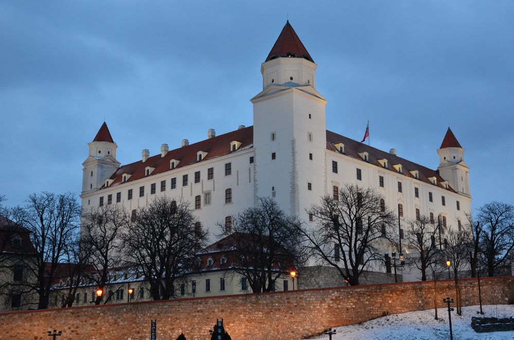 Bratislava Burg in der blauen Stunde