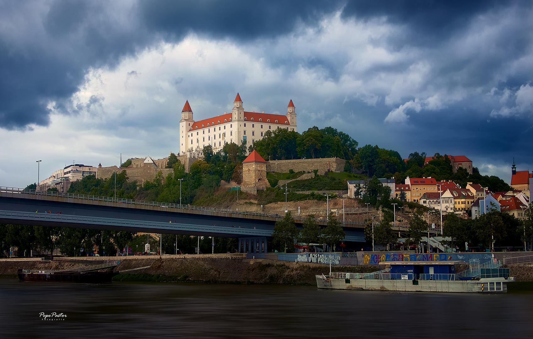 Bratislava desde el Danubio