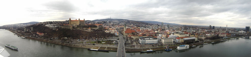 Bratislava: Panoramablick vom UFO-Cafe!