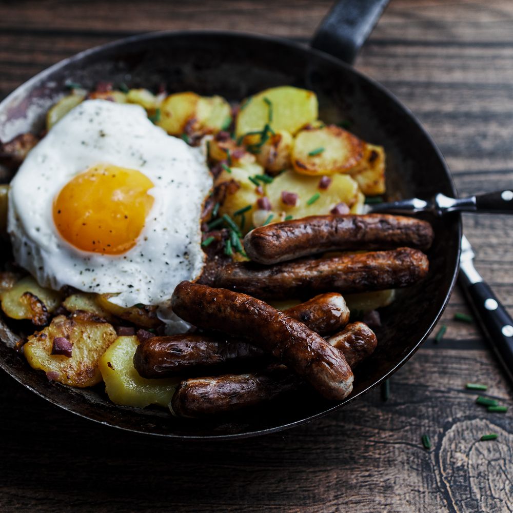 Bratkartoffeln mit Nürnberger Würstchen Foto &amp; Bild | food, stillleben ...