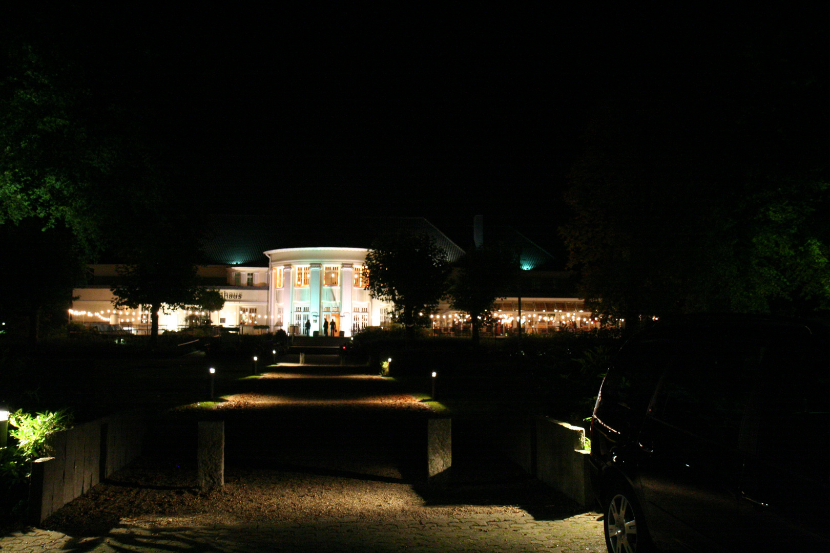 Brauhaus bei Nacht