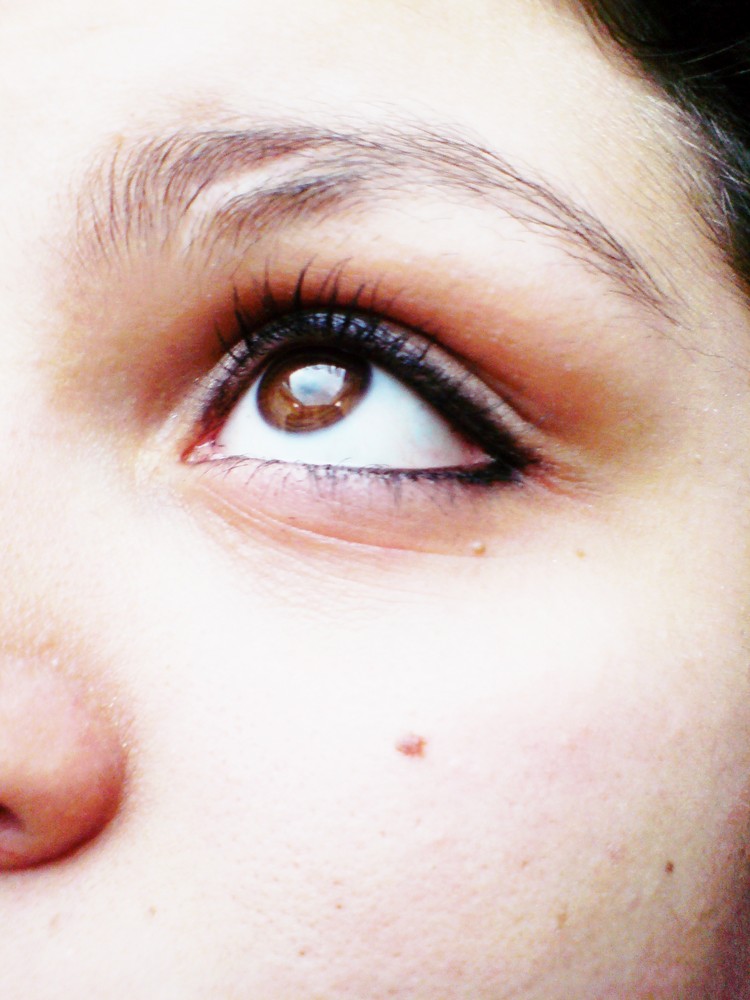 Braune Augen Sind Gefährlich Aber In Der Liebe Ehrlich Braune Augen sind gefährlich, doch in der Liebe ehrlich. Foto & Bild