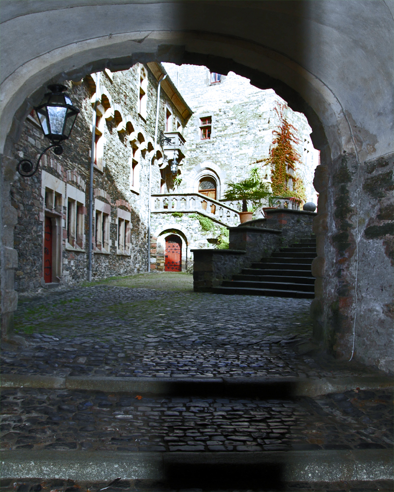 Braunfels, vor dem Innenhof