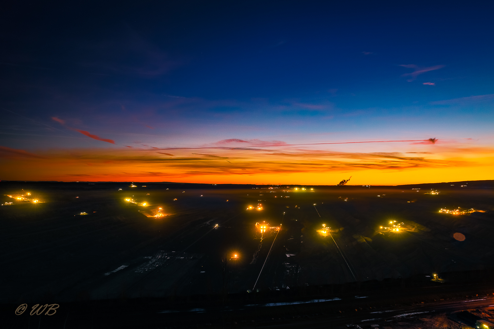 - Braunkohle Tagebau-Hambach Sonnenuntergang -