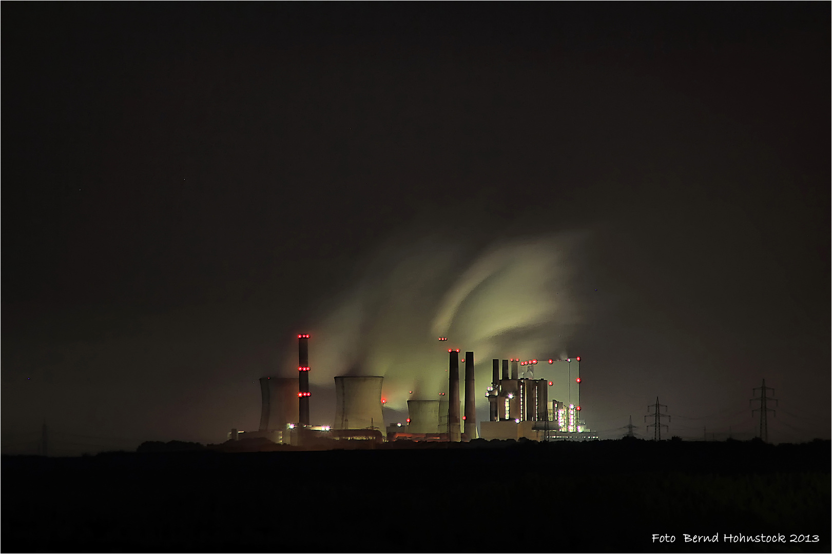 Braunkohlekraftwerk Neurath am linken Niederrhein .....