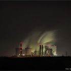 Braunkohlekraftwerk Neurath am linken Niederrhein .....